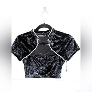 Capsulle chain crop shirt